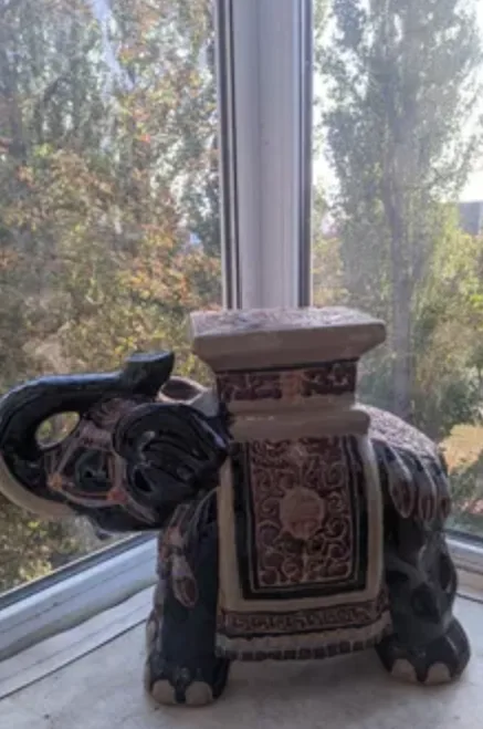 Подставка под цветы Слон